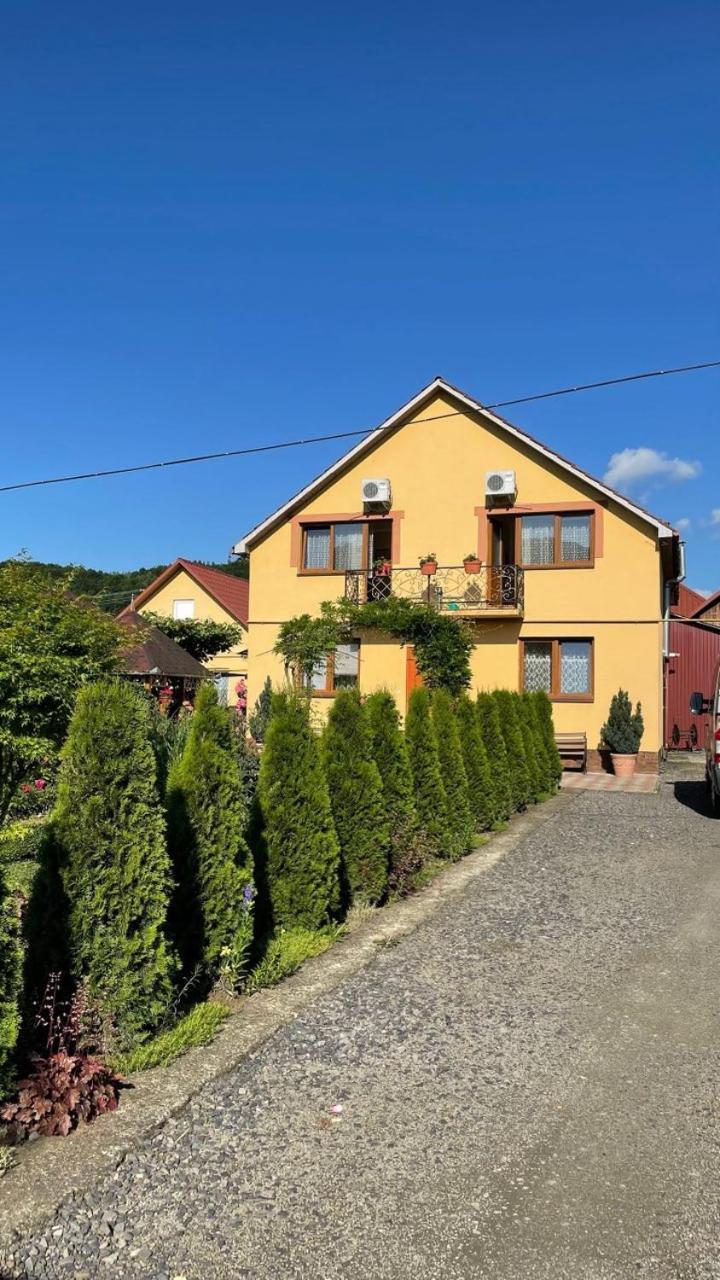 Квітковий Двір Golubinoye Exteriér fotografie